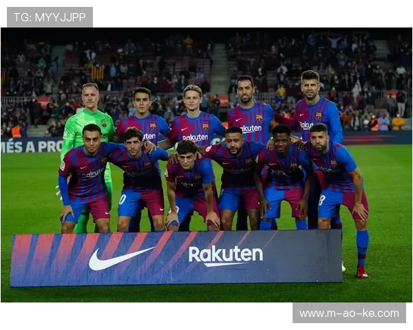 国家德比现场:维尼修斯被换下后直接返回更衣室,引发猜测 国家德比现场:维尼修斯被换下后直接返回更衣室,引发猜测